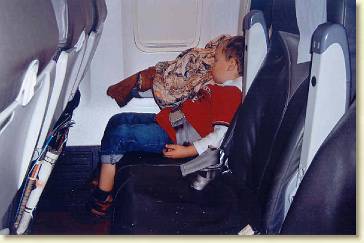 20071021-06 Mark slapend in het vliegtuig